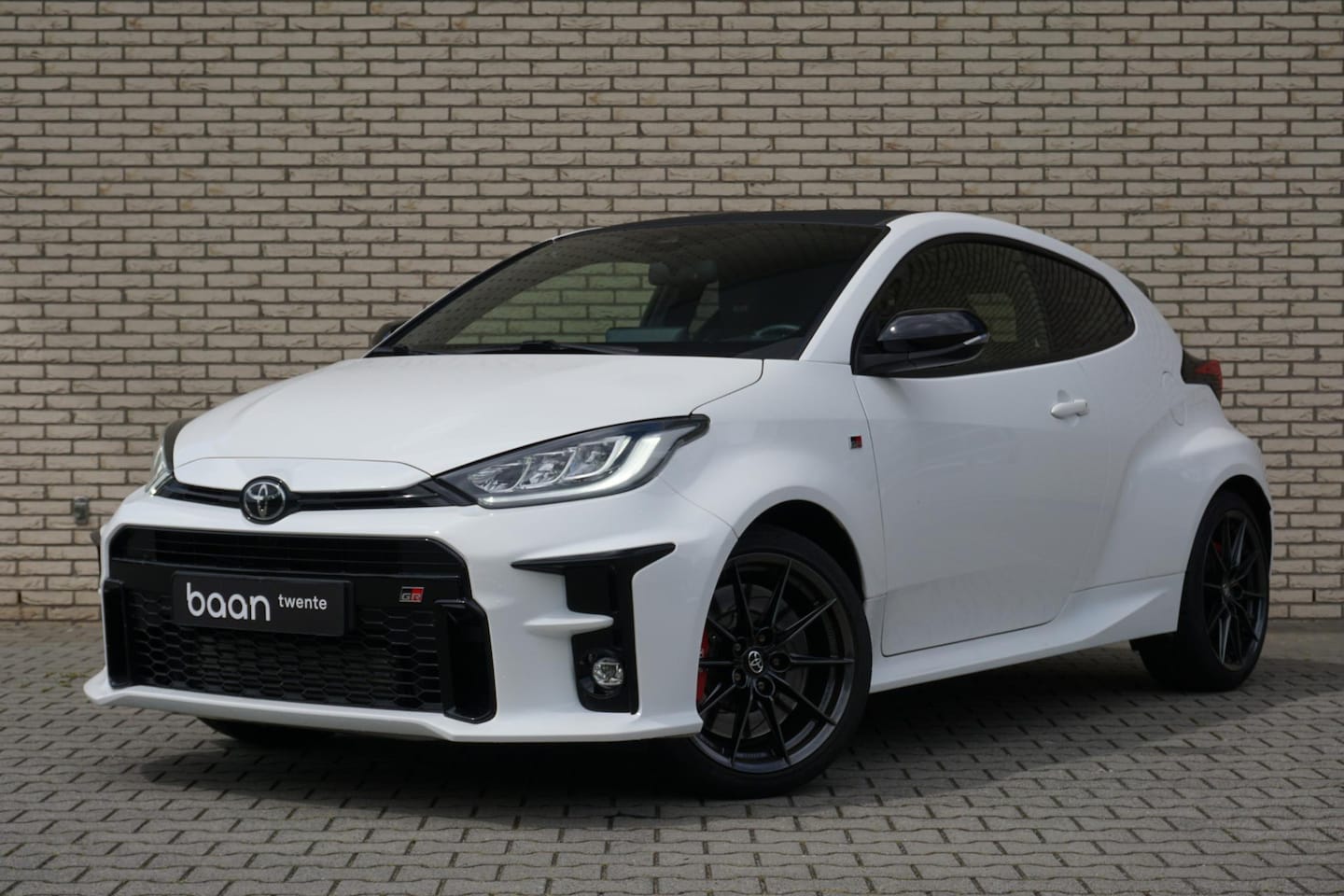 Toyota Yaris - 1.6 GR Performance | Winterpakket | Achteruitrijcamera | Sperdifferentieel | Stoelverwarmi - AutoWereld.nl