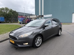 Ford Focus Wagon - 1.0i Lease Edition 6-Bak 126 PK. Distributieriem en waterpomp vervangen bij 197.000 KM Zee