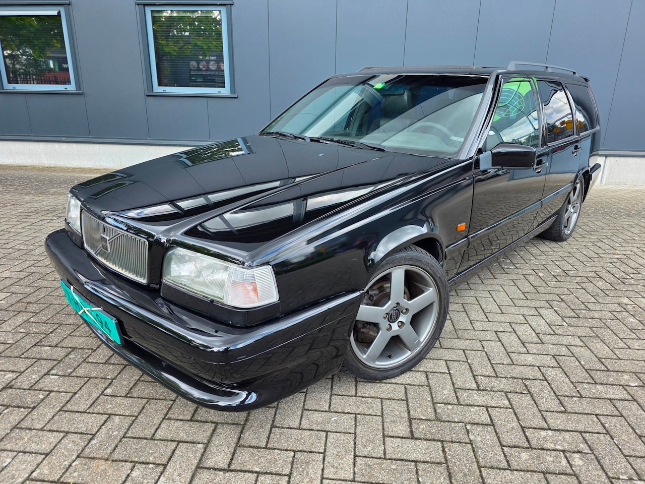 Volvo 850 - 2.3 T-5R, Zwitserse oorsprong, netto € 19.500, binnenkort beschikbaar! - AutoWereld.nl