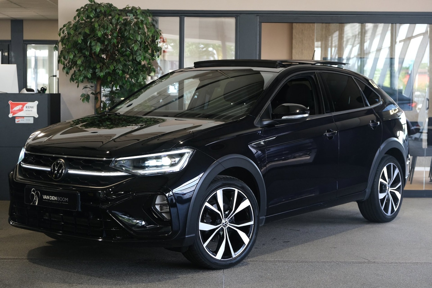 Volkswagen Taigo - 1.0 TSI 2x R-Line 110PK DSG Pano IQ Led Cam Virtual Navi - AutoWereld.nl
