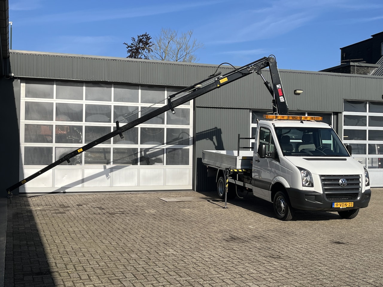 Volkswagen Crafter - 35 2.5 TDI L2 HIAB 035 laadkraan Trekhaak 3000kg trekgewicht Airco Tachograaf Pto Openlaad - AutoWereld.nl