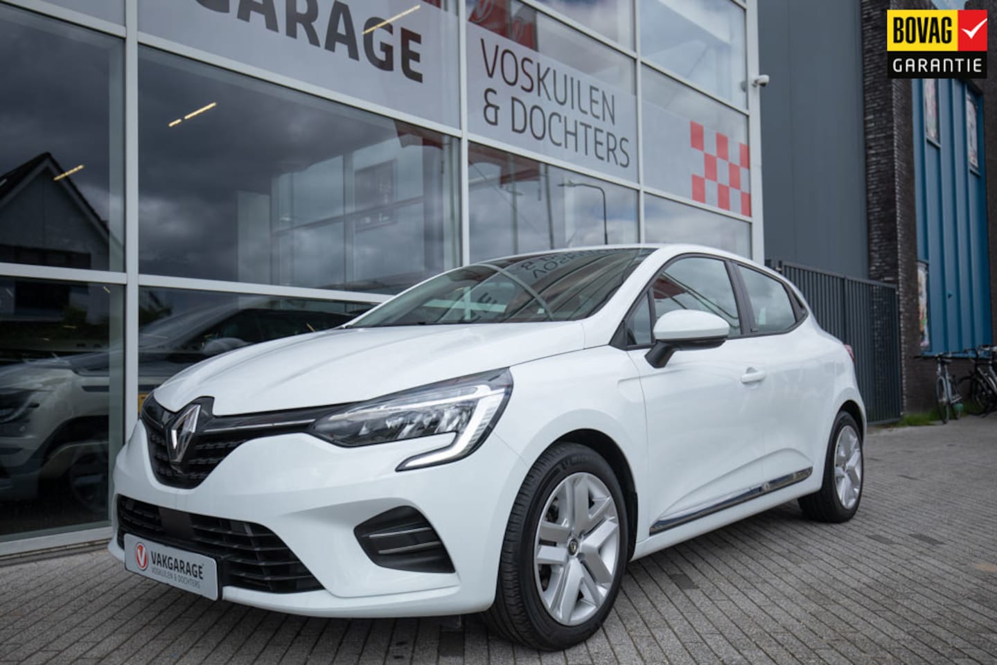 Renault Clio - 1.6 E-Tech Hybrid 140 Business | Carplay | Navi | Sensoren - AutoWereld.nl