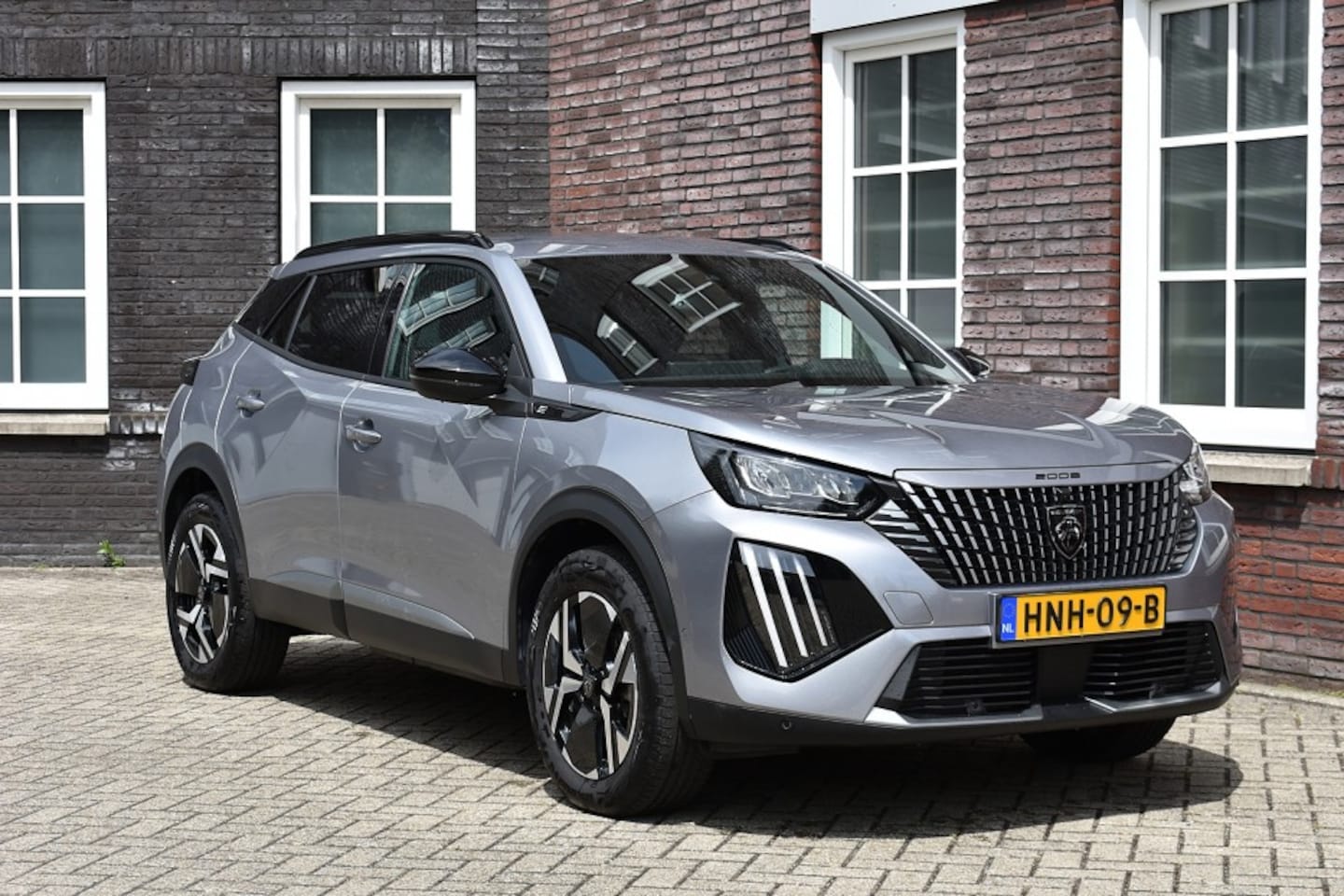 Peugeot e-2008 - EV Allure Avantage 54 kWh Wij zijn op afspraak geopend! Graag bellen voor uw komst. - AutoWereld.nl