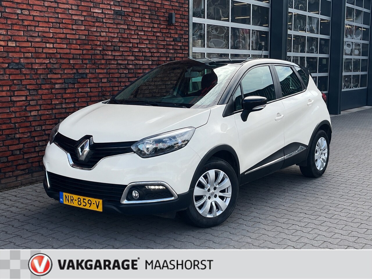Renault Captur - 0.9 TCe Dynamique ParkeerSensoren/Airco/Cruise/Navi/Trekhaak/Bluetooth - AutoWereld.nl