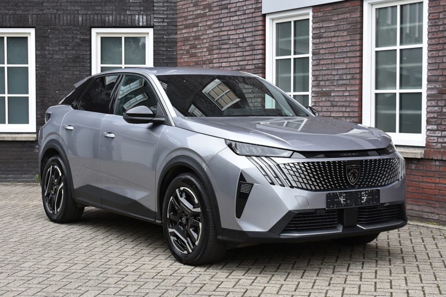 Peugeot e-3008 - e-3008 Allure 73kWh 210 Wij zijn op afspraak geopend! Graag bellen voor uw komst. - AutoWereld.nl