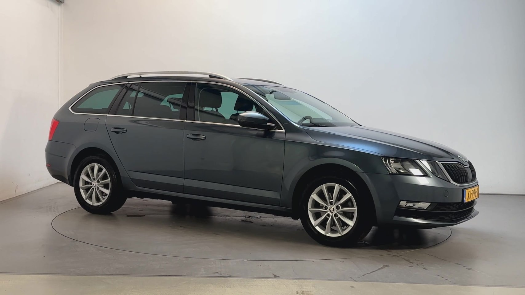 Skoda Octavia Combi - 1.0 TSI 116pk 6-bak Greentech Ambition Business Trekhaak Leder-Stof Navigatie Parkeersenso - AutoWereld.nl