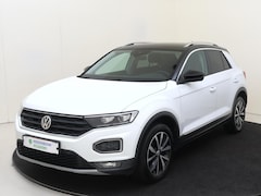 Volkswagen T-Roc - 1.0 TSI Style | Trekhaak | Navigatie | Stoelverwarming | Adaptieve cruise control | Lane a