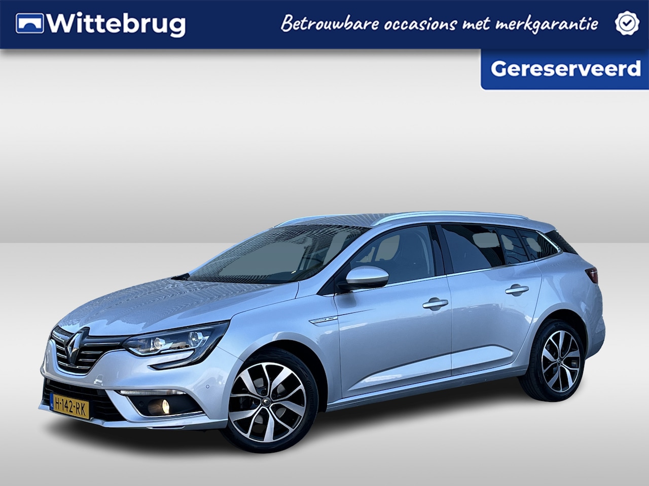 Renault Mégane Estate - 1.3 TCe Bose / Navigatie / Camera / Parkeersensoren V+A / Trekhaak / Half leder / Trekhaak - AutoWereld.nl