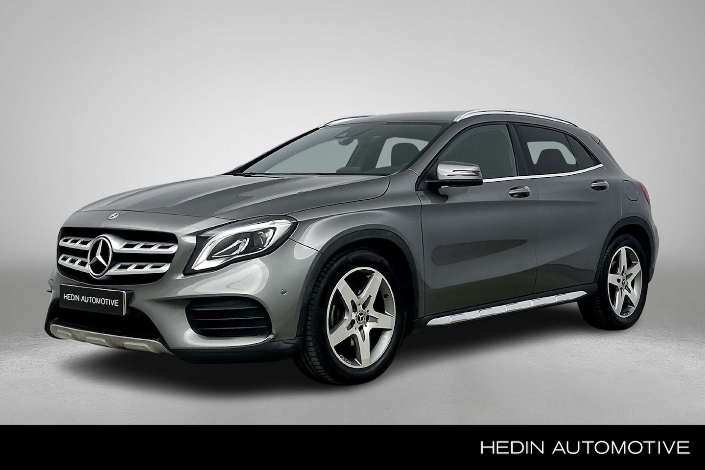 Mercedes-Benz GLA-Klasse - GLA 180 Automaat Business Solution AMG | LED | Keyless-Go | Stoelverwarming | Parkeerassis - AutoWereld.nl