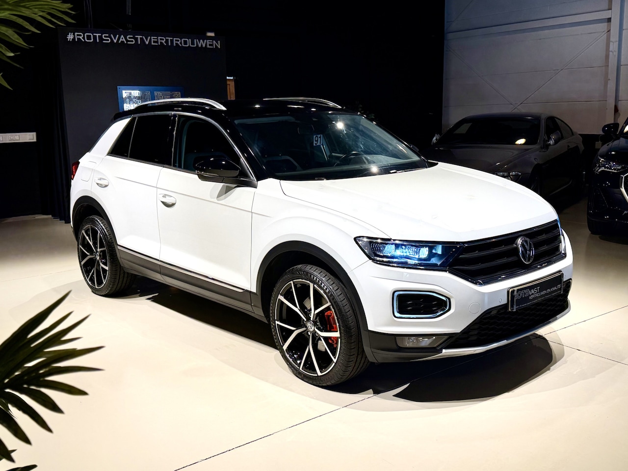 Volkswagen T-Roc - 1.5 TSI Sport DSG Navi|Keyles|Camera|ACC|Led Wit! - AutoWereld.nl