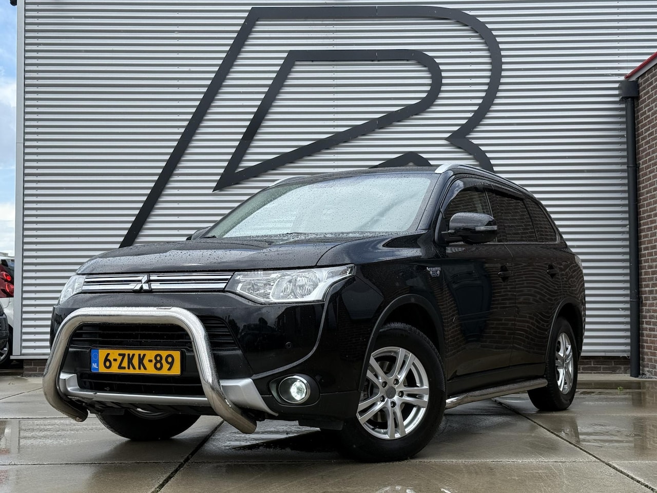 Mitsubishi Outlander - 2.0 PHEV Business Edition X-Line 2e Eigenaar|Navi|Camera|Trekhaak|PDC V+A|Clima|Cruise|Ele - AutoWereld.nl