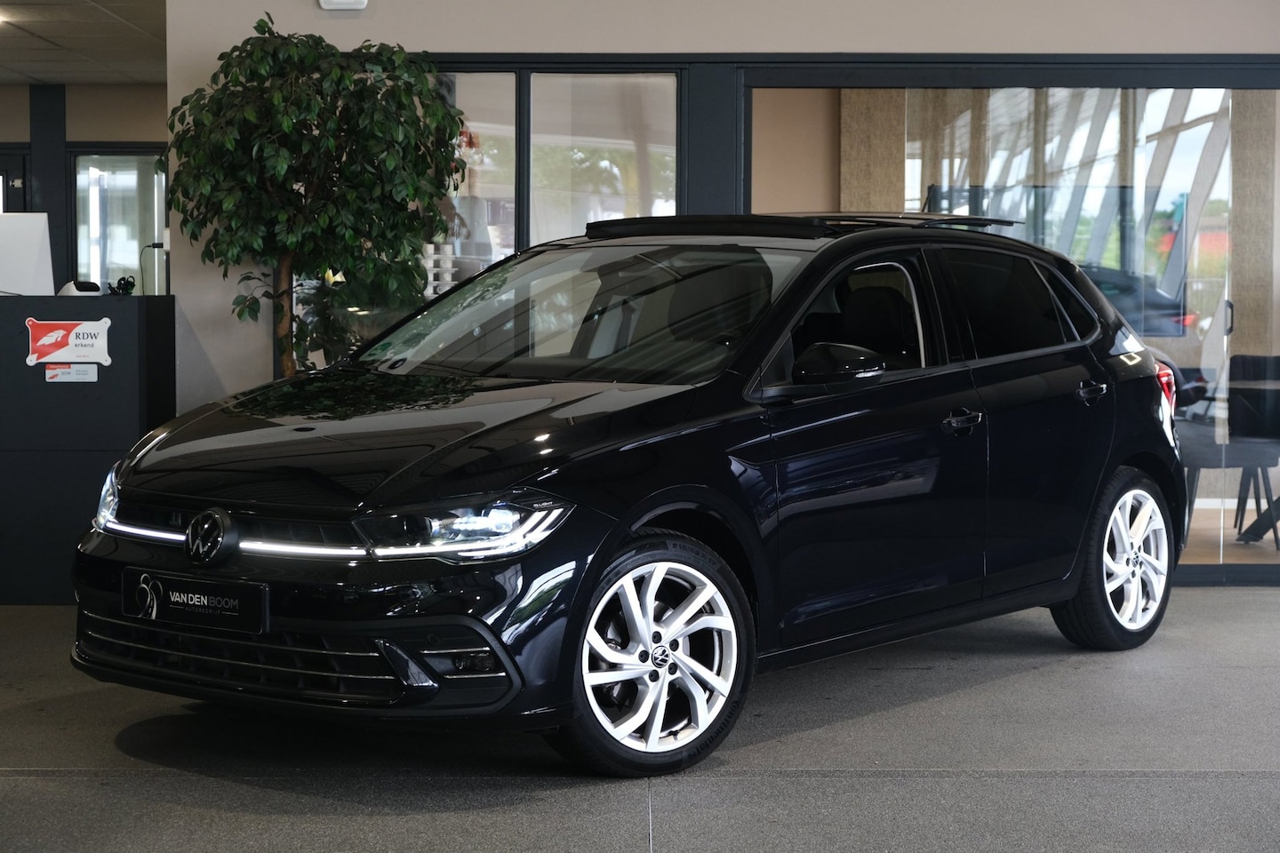 Volkswagen Polo - 1.0 TSI Style 110PK DSG Facelift Pano IQ Led Alcantara Cam ACC Virtual - AutoWereld.nl