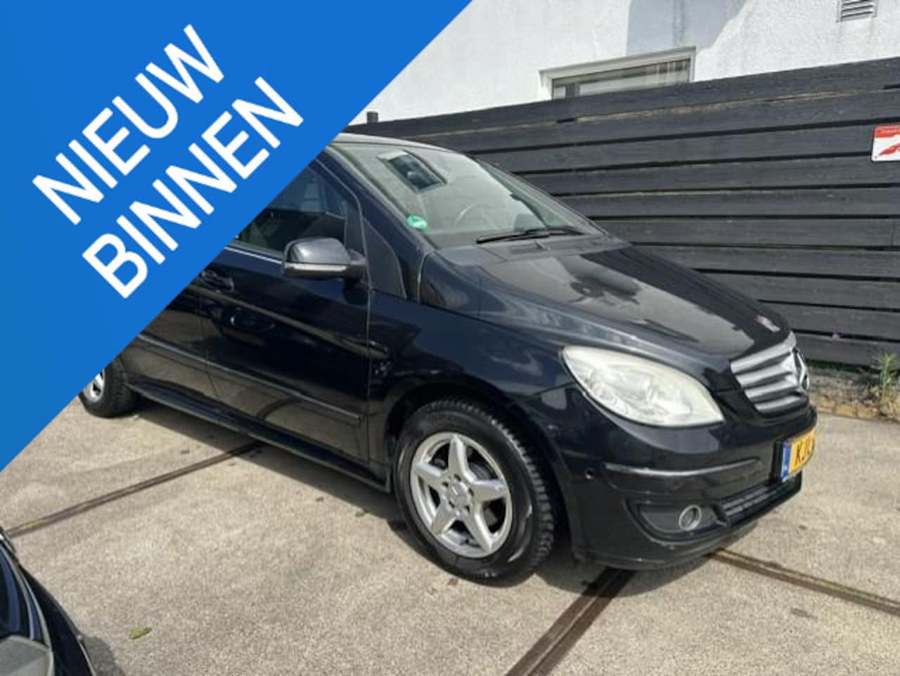 Mercedes-Benz B-klasse - 180 ZEER NETTE AUTOMAAT-ZONDER MANKEMENTEN-APK 31-03-2027 - AutoWereld.nl
