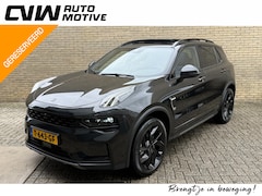 Lynk & Co 01 - 1.5 PHEV 261pk | Black | Zwarte hemel | 360 camera | Rolhoes | Panoramadak | Adaptieve cru
