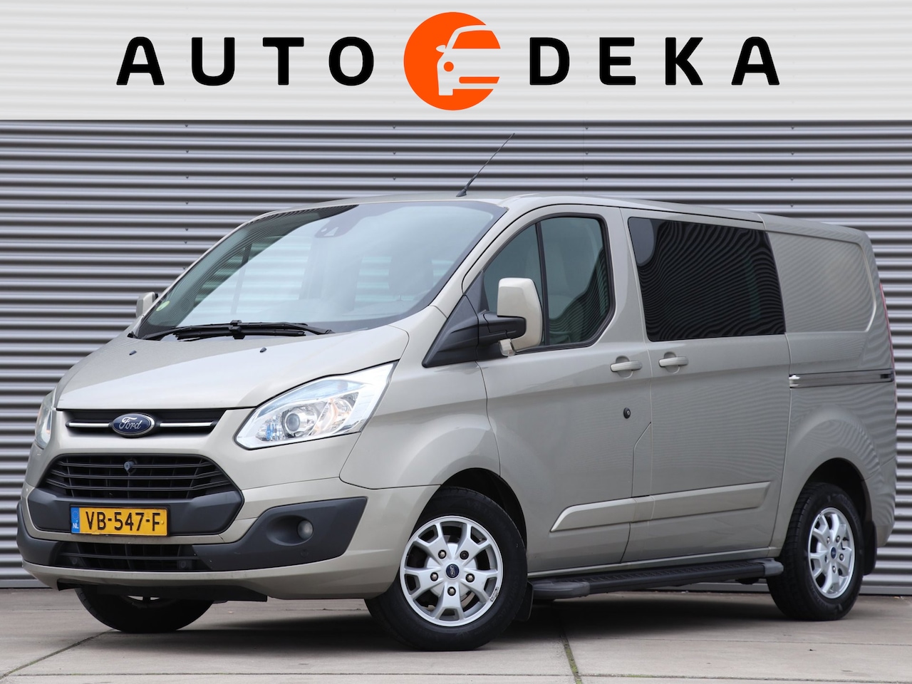 Ford Transit Custom - 270 2.2 TDCI L1H1 Limited DC 5 PERS. *Leder*Navigatie* - AutoWereld.nl