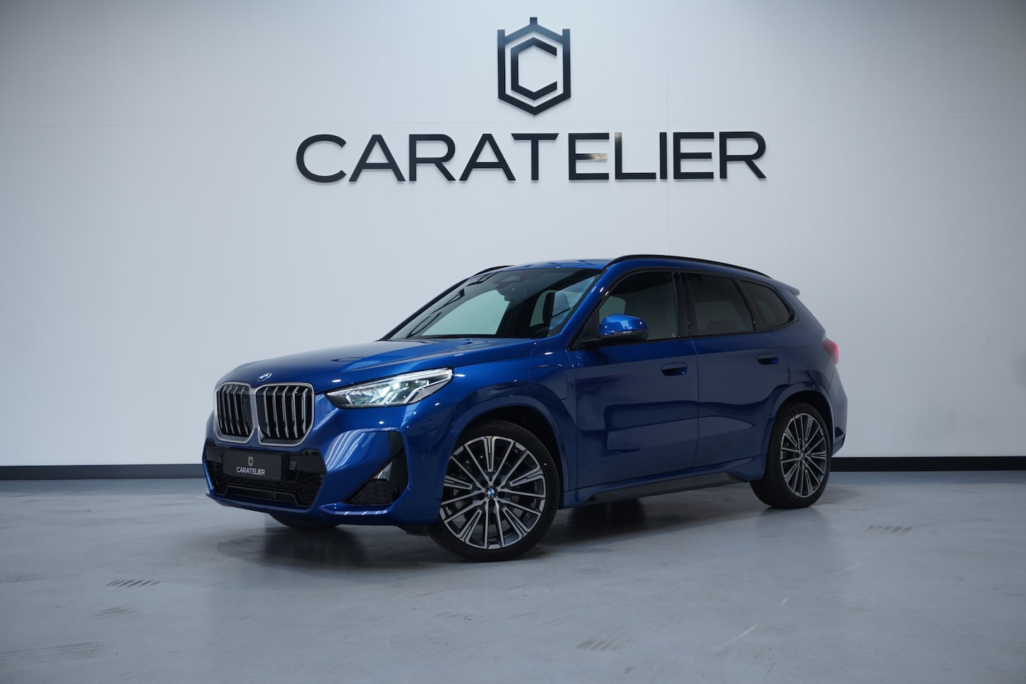 BMW X1 - xDrive25e / M-Sport / Panorama / 20 Inch / € 849 p/m lease price - AutoWereld.nl