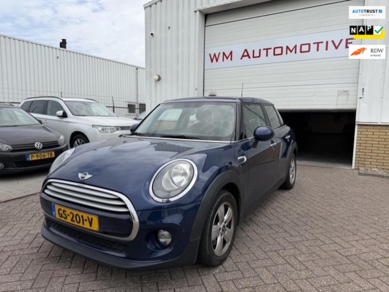 MINI 5-Deurs - 1.5 Cooper Business airco - AutoWereld.nl