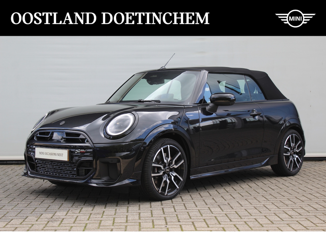 MINI Cabrio - Cooper S Automaat / John Cooper Works / Pakket XL / 18" JCW Lap Spoke 2-tone - AutoWereld.nl