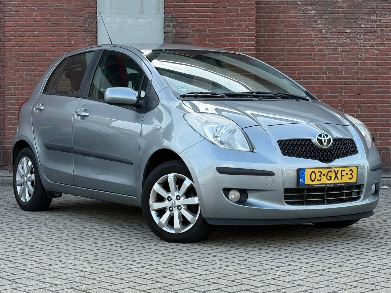 Toyota Yaris - 1.3 VVTi Executive MMT|AUTOMAAT|5DRS|AIRCO|LEDER|TREKHAAK|NAP - AutoWereld.nl