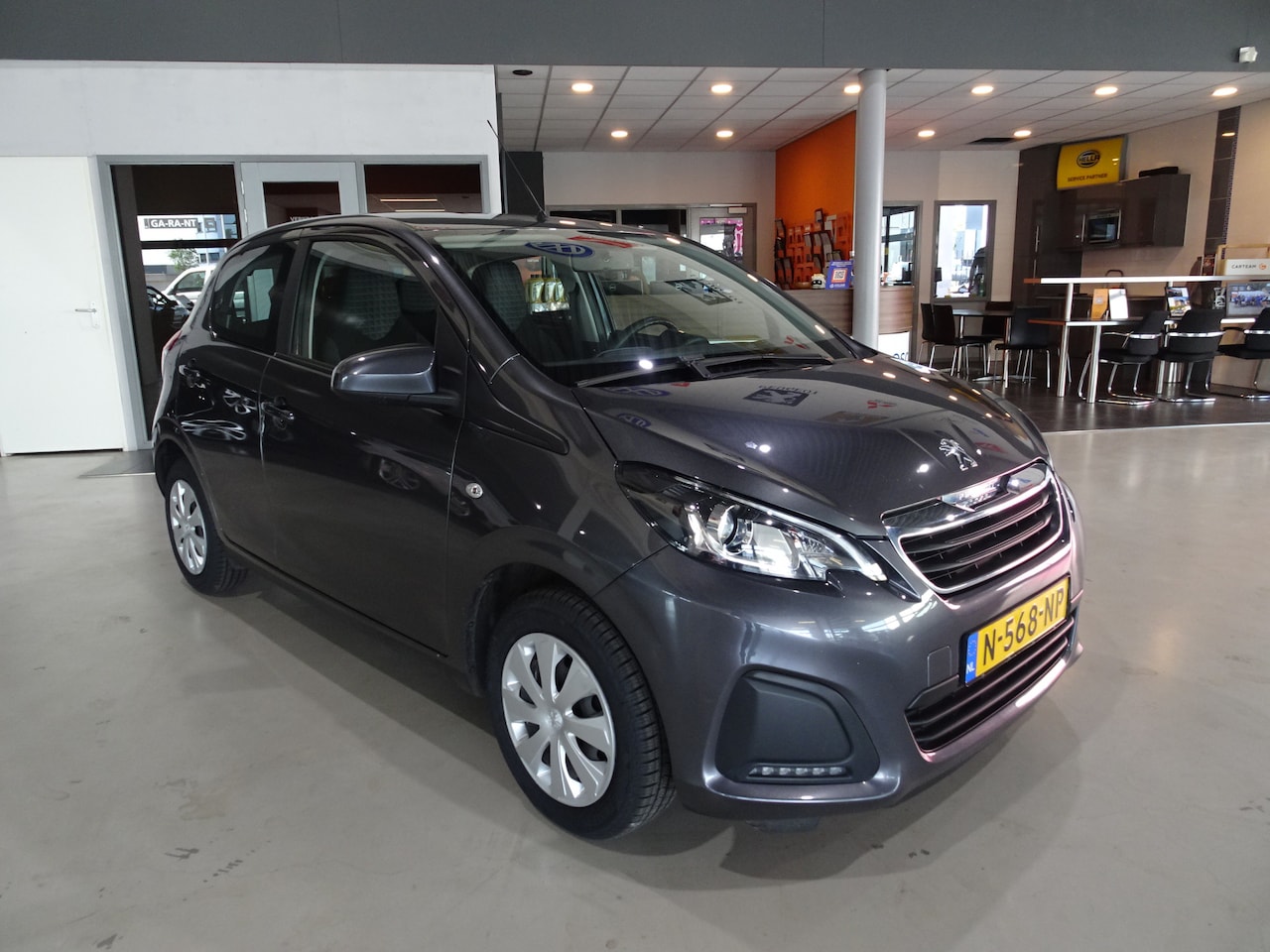 Peugeot 108 - 1.0 e-VTi Active / Carplay / 4x Nwe all-season banden Volledige onderhoudshistorie aanwezi - AutoWereld.nl
