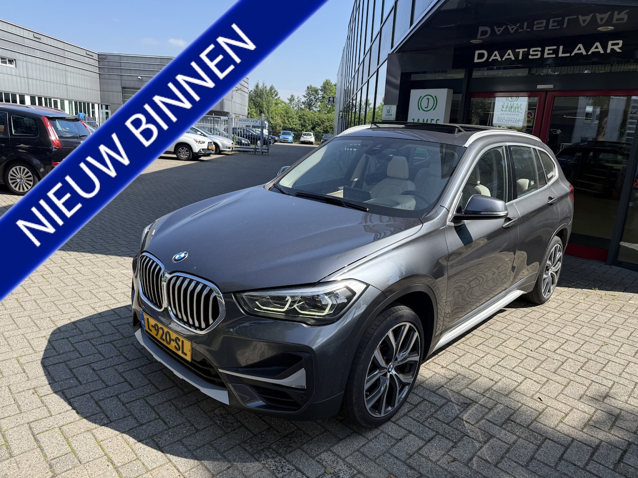 BMW X1 - sDrive20i Business Edition Plus Head-up display Leer Panoramadak - AutoWereld.nl