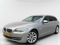 BMW 5-serie Touring - 520i High Executive Xenon HUD 360 Camera Trekhaak Acc Vol Opties