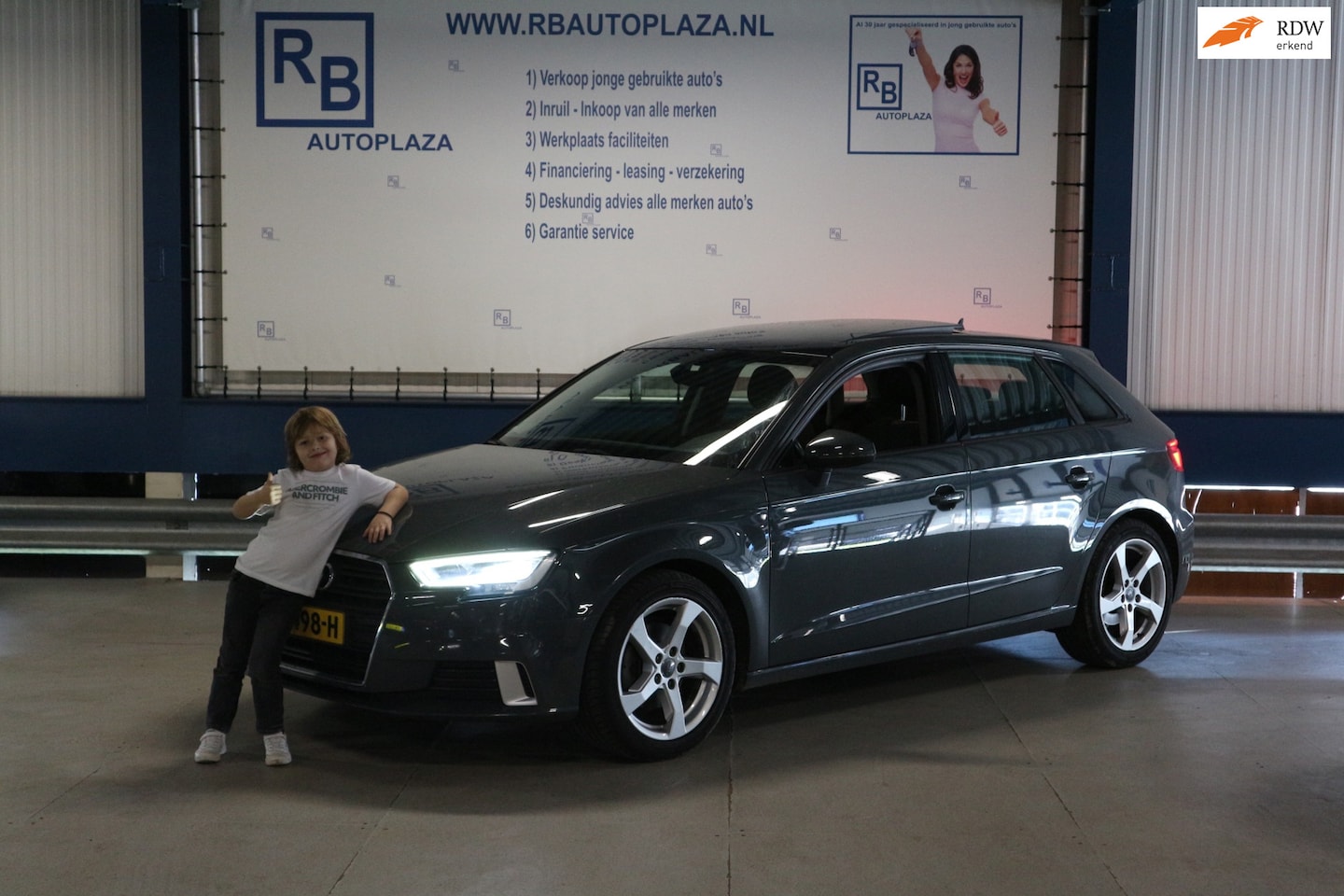 Audi A3 Sportback - 1.0 TFSI Sport / PANO / LED / NIEUW MODEL / SPORT INTERIEUR / NW APK ! ! - AutoWereld.nl