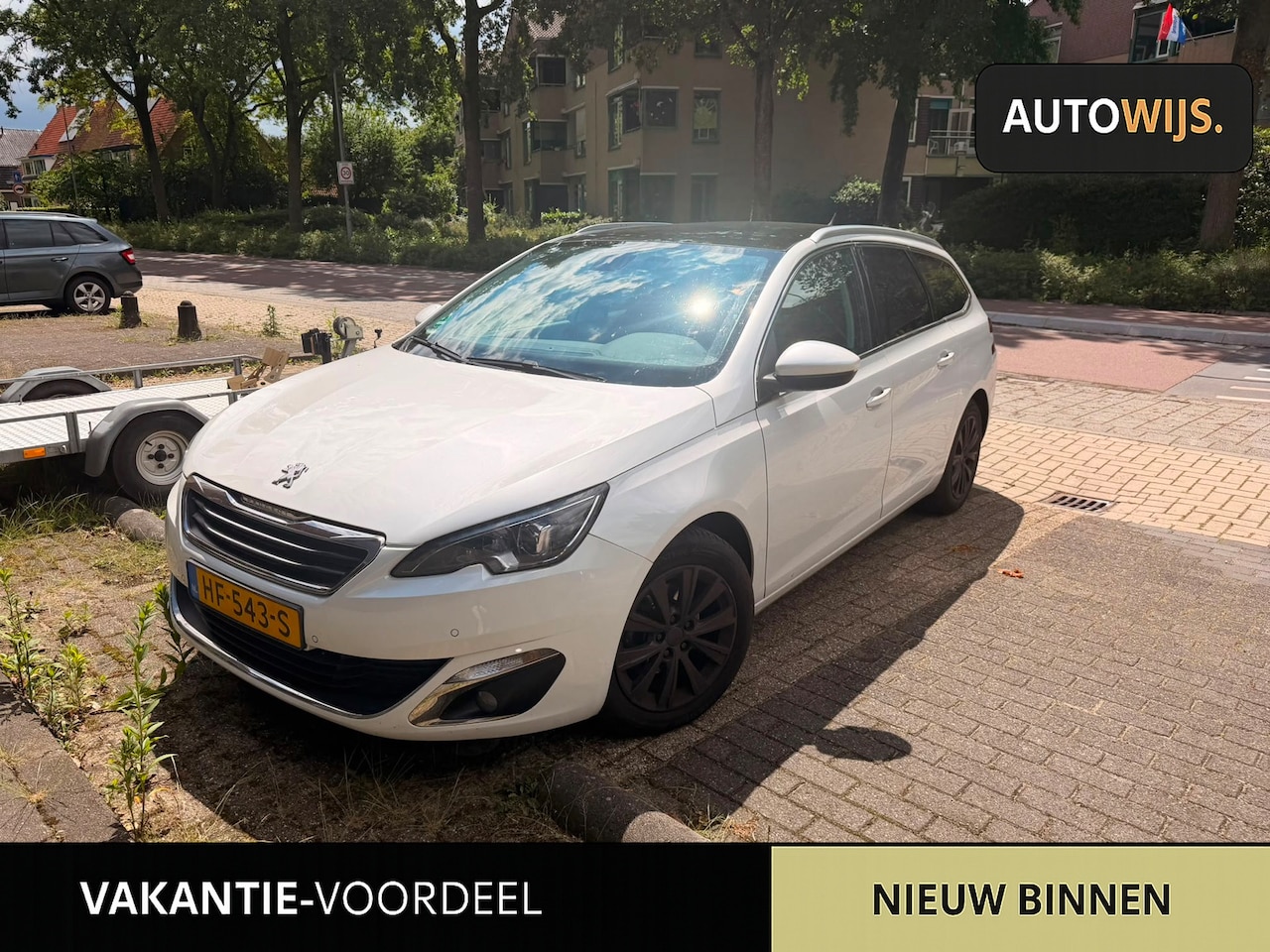 Peugeot 308 SW - 1.2 PureTech Blue Lease Premium|TREKHAAK|LED|PANO|NL AUTO - AutoWereld.nl