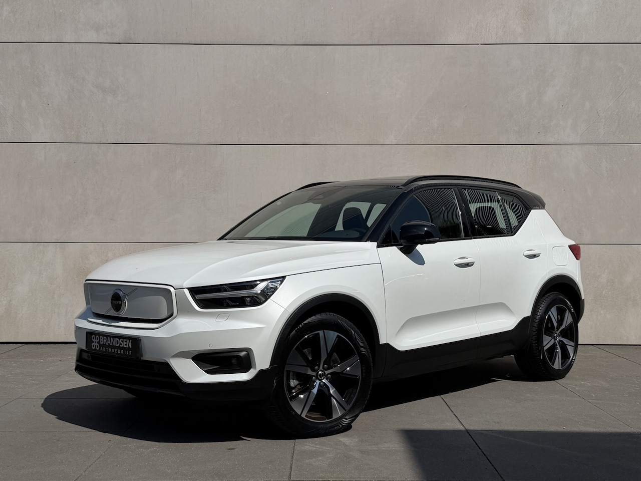 Volvo XC40 - Recharge P8 AWD R-Design SOH 89%-Pano-H&K-Trekhaak-ACC-360-Stoel/Stuur verw - AutoWereld.nl