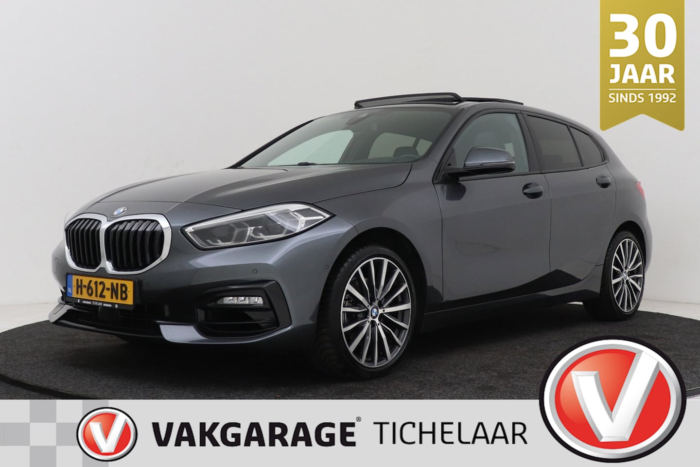 BMW 1-serie - 118i High Executive | Panoramadak | Org NL | CarPlay | 18" Velgen | Navigatie | Stoelverwa - AutoWereld.nl