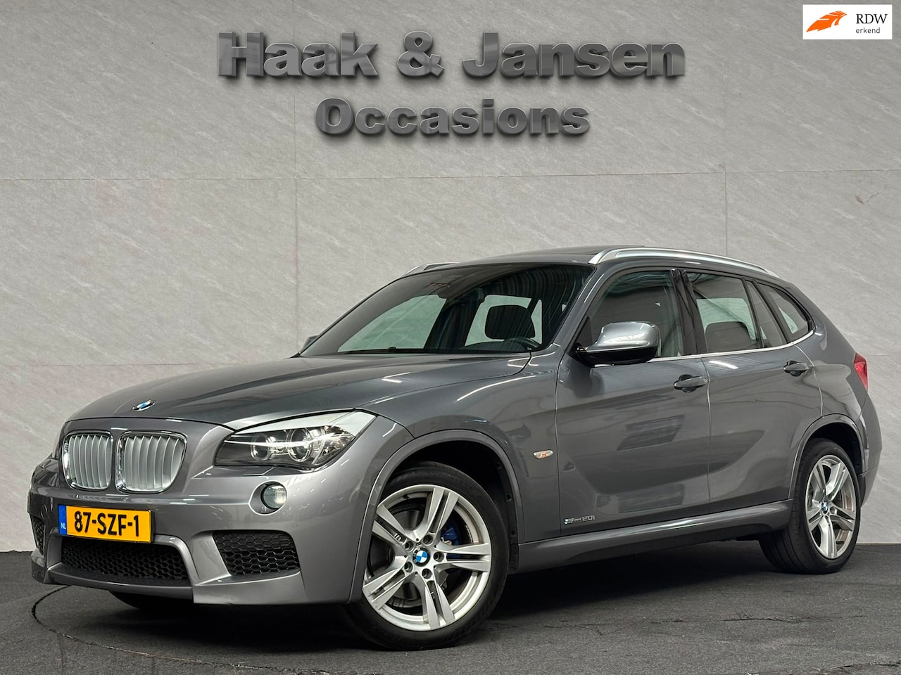 BMW X1 - SDrive20i Business - Pano - Navi - Cruise - M Sport - AutoWereld.nl