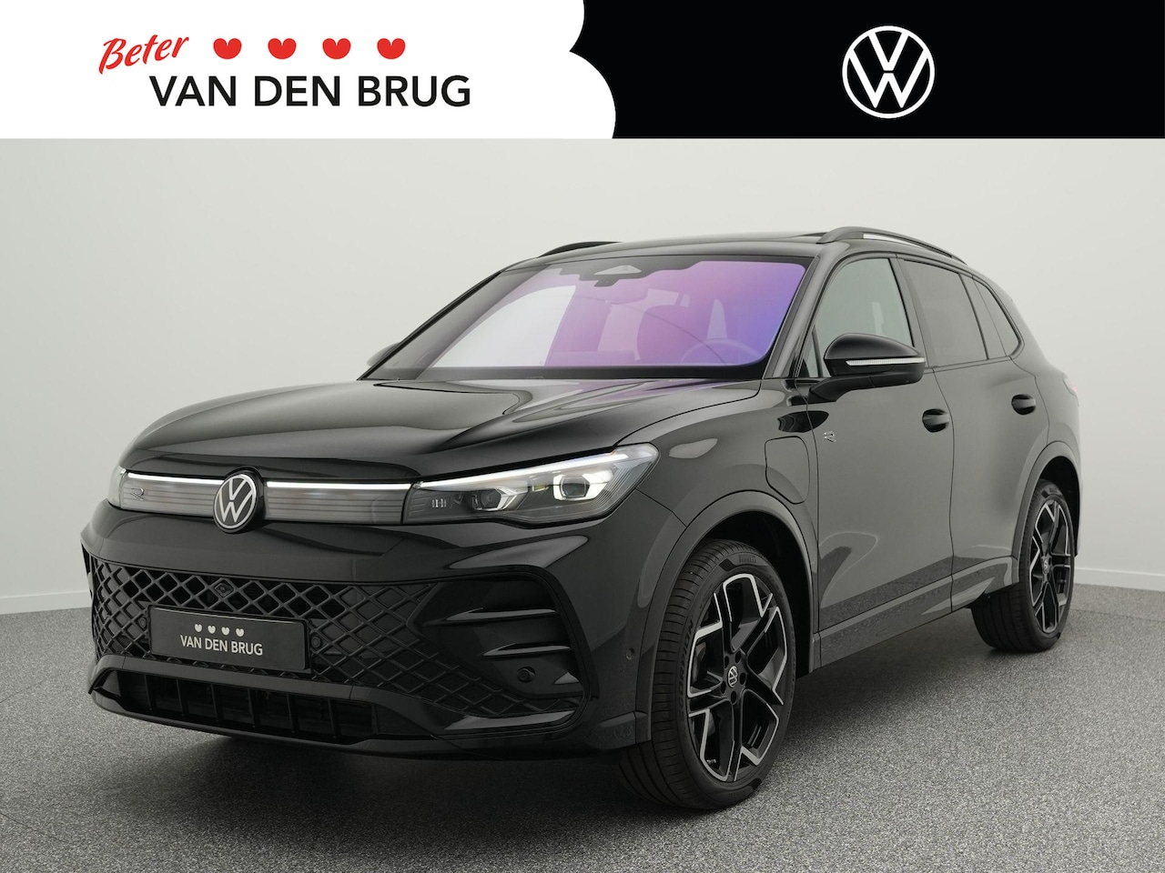 Volkswagen Tiguan - 1.5 eHybrid 272pk R-Line Edition | Trekhaak | Panoramadak | Harmen / Kardon | Stoelverwarm - AutoWereld.nl