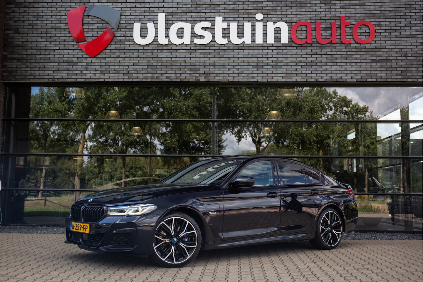 BMW 5-serie - 545e xDrive High Executive M-Sport , Pano, Laser, HUD, Comfortstoelen, Adap. Cruise - AutoWereld.nl