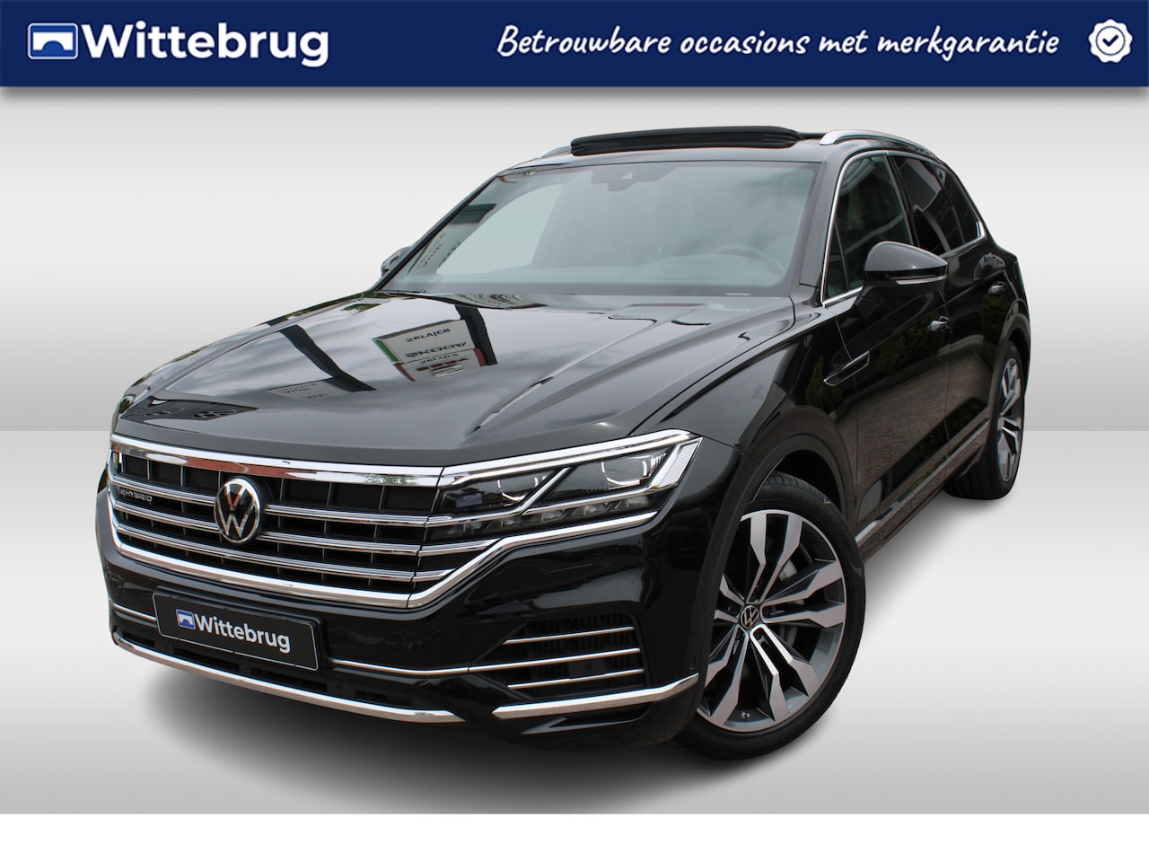 Volkswagen Touareg - 3.0 TSi eHybrid 381pk 4MOTION Elegance Automaat / Panoramadak / Luchtvering / Leder / 360 - AutoWereld.nl