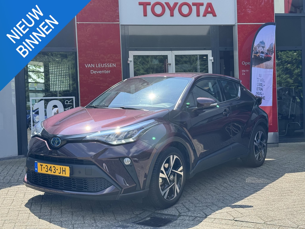 Toyota C-HR - 1.8 Hybrid Dynamic DODEHOEKSENSOREN TREKHAAK NAVIGATIE - AutoWereld.nl