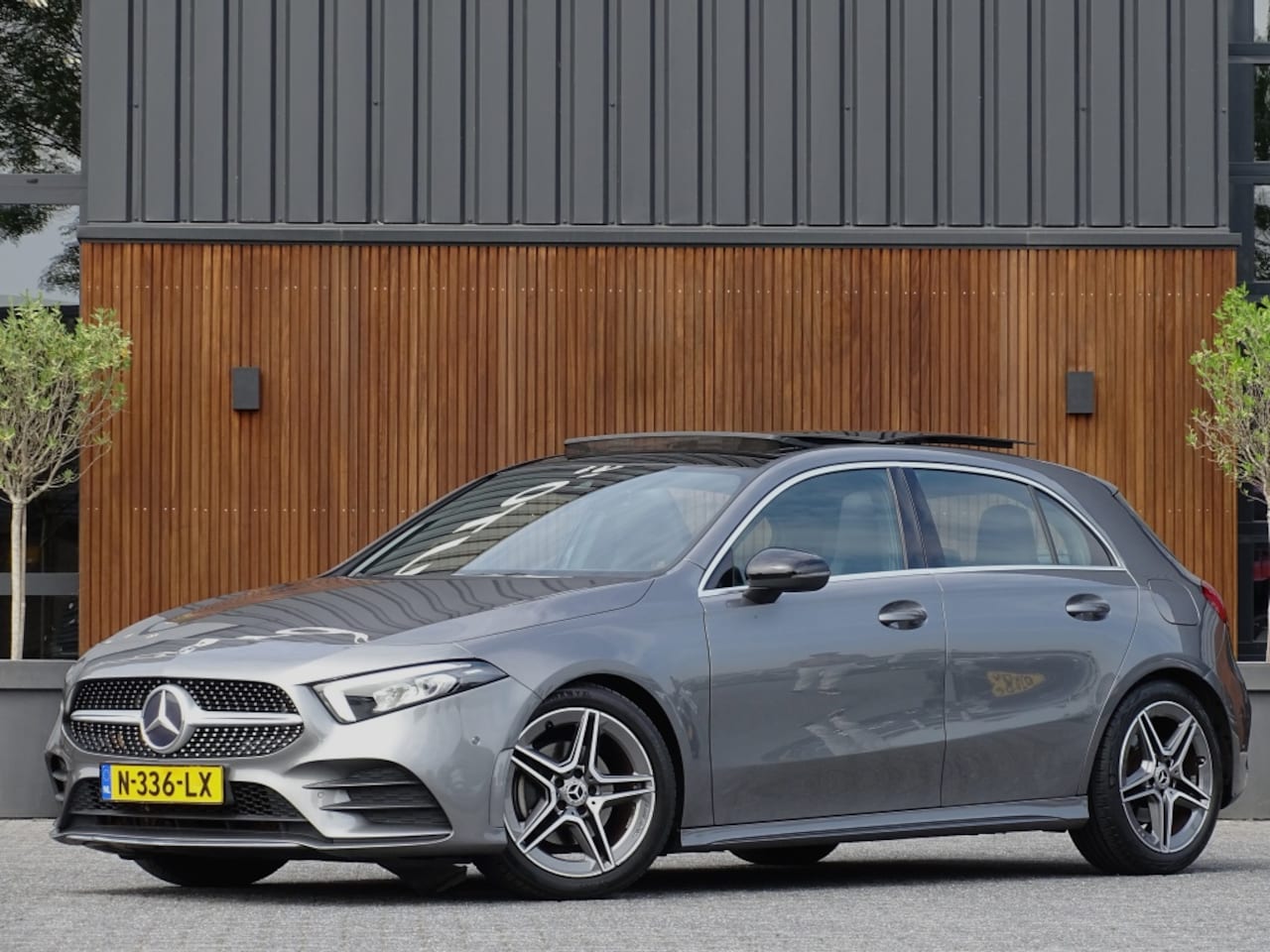 Mercedes-Benz A-klasse - 200 163PK automaat / Premium / AMG pakket / LED - AutoWereld.nl