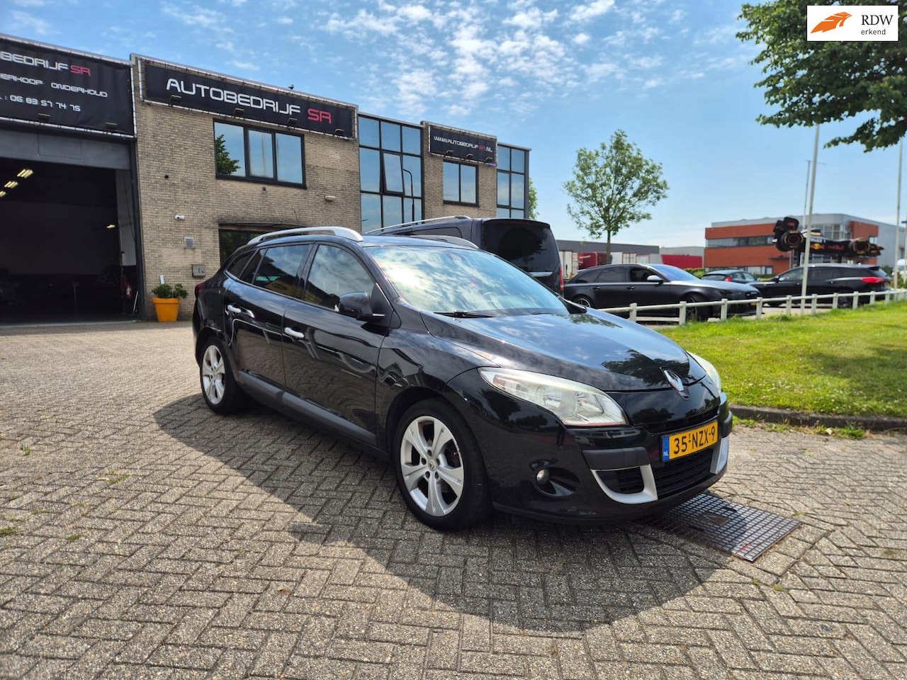 Renault Mégane Estate - 1.5 dCi Dynamique | Cruise! Bose! Euro5! Pdc! Keyless! NL Auto! | - AutoWereld.nl