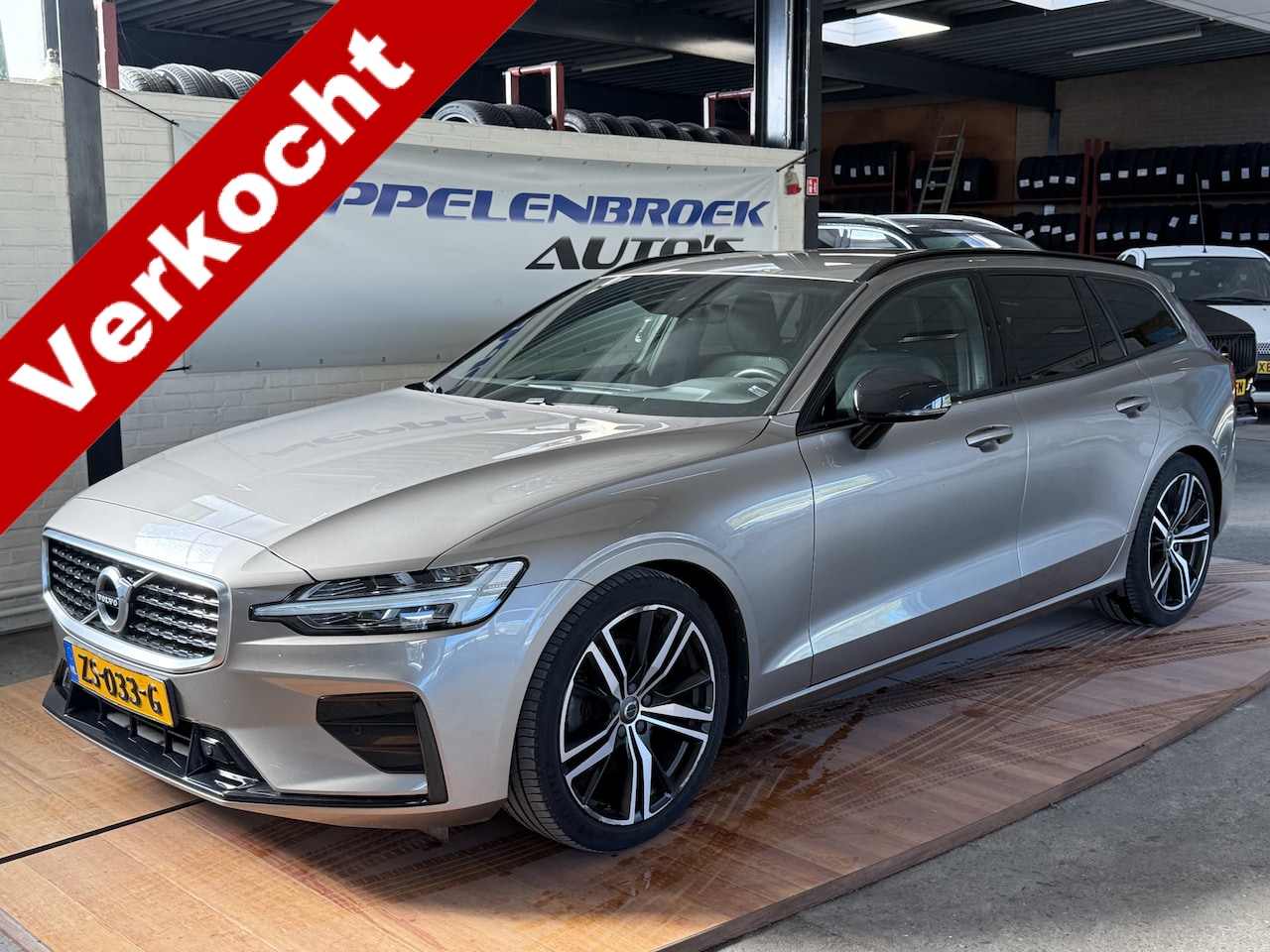 Volvo V60 - 2.0 T4 R-Design 2.0 T4 R-Design - AutoWereld.nl