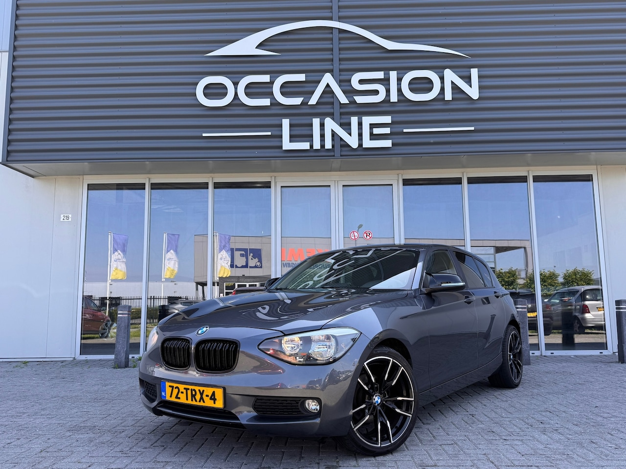 BMW 1-serie - 116i Business | Automaat | Cruise | Navi - AutoWereld.nl