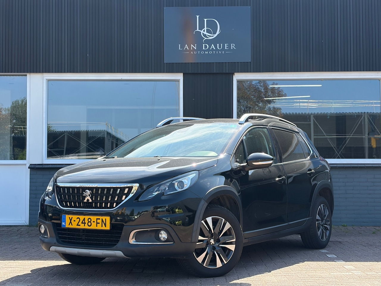 Peugeot 2008 - 1.2 PureTech / Pano / Navi / Leder / 131 PK - AutoWereld.nl