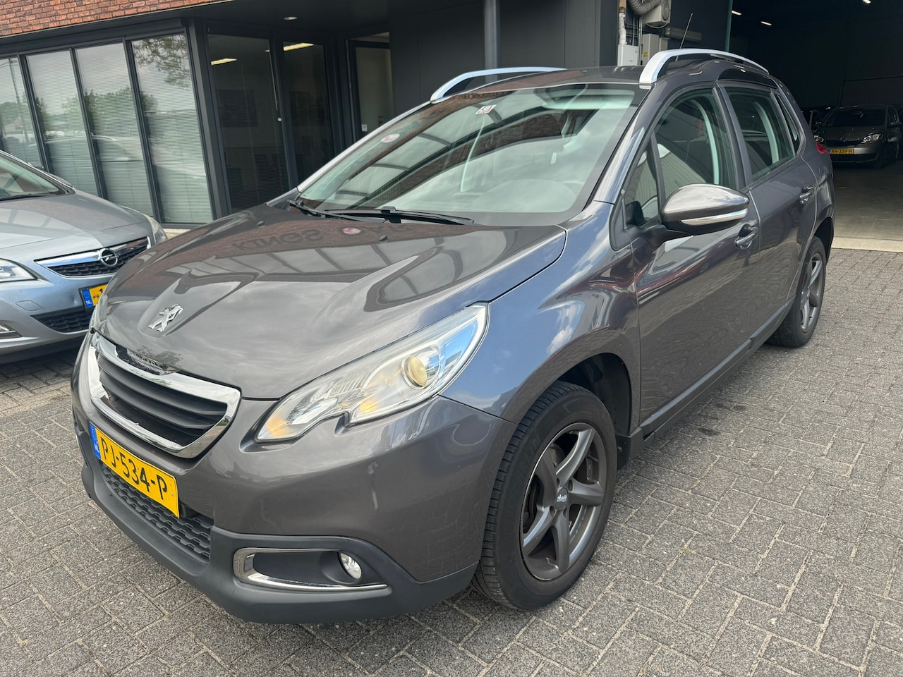 Peugeot 2008 - 1.2 PureTech Allure CRUISE LMV AIRCO TREKHAAK APK 2027 - AutoWereld.nl