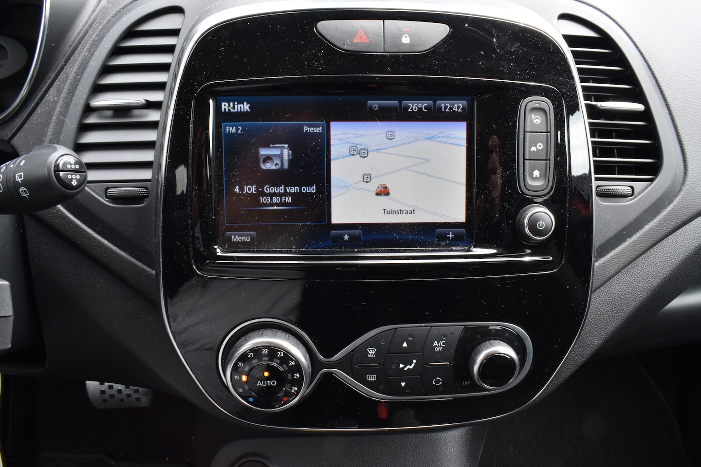 Renault Captur - 1.2 TCe 120 pk Intens Automaat | Navigatie | Apple Carplay & Android Auto | Camera | Parke - AutoWereld.nl