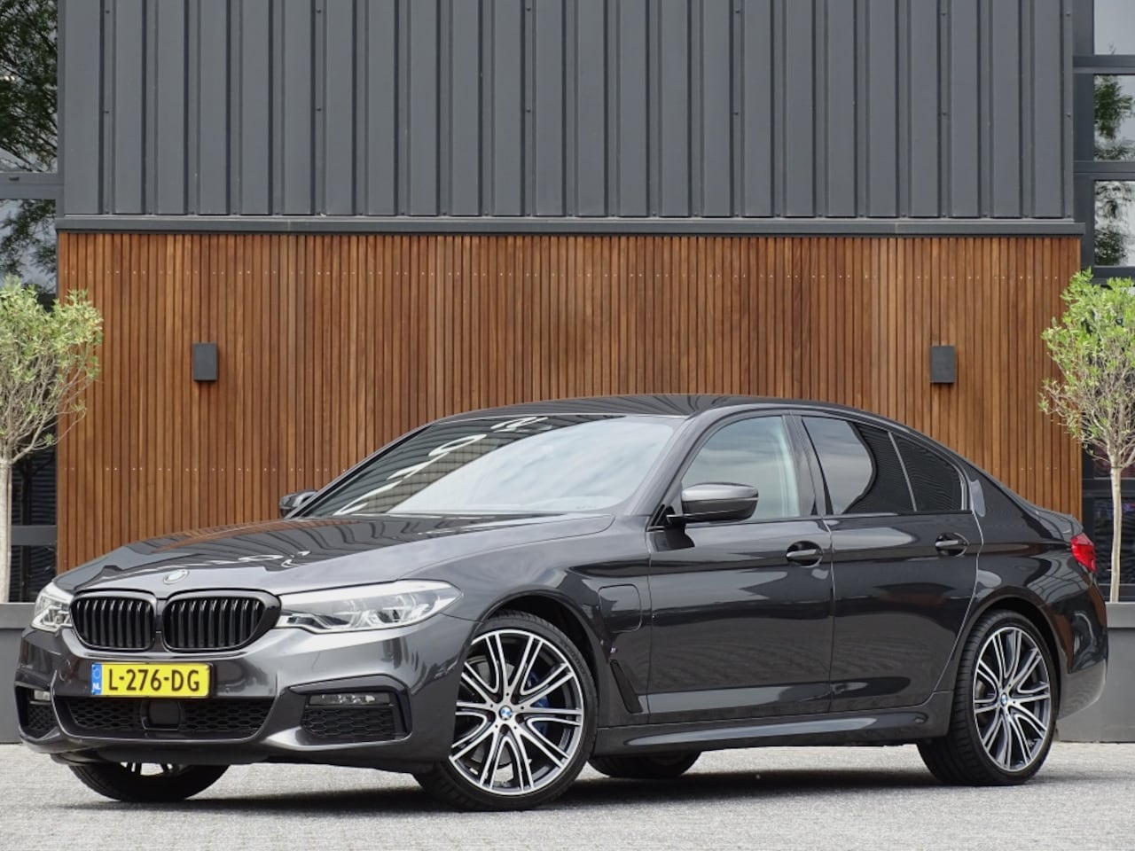 BMW 5-serie - 530e xD 292PK iPerf / H. Exe / M Individual / LED - AutoWereld.nl