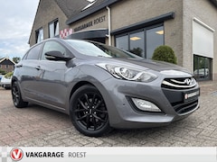 Hyundai i30 - 5DRS 1.6 GDI Go Plus Parkeersensors / Navigatie / Camera