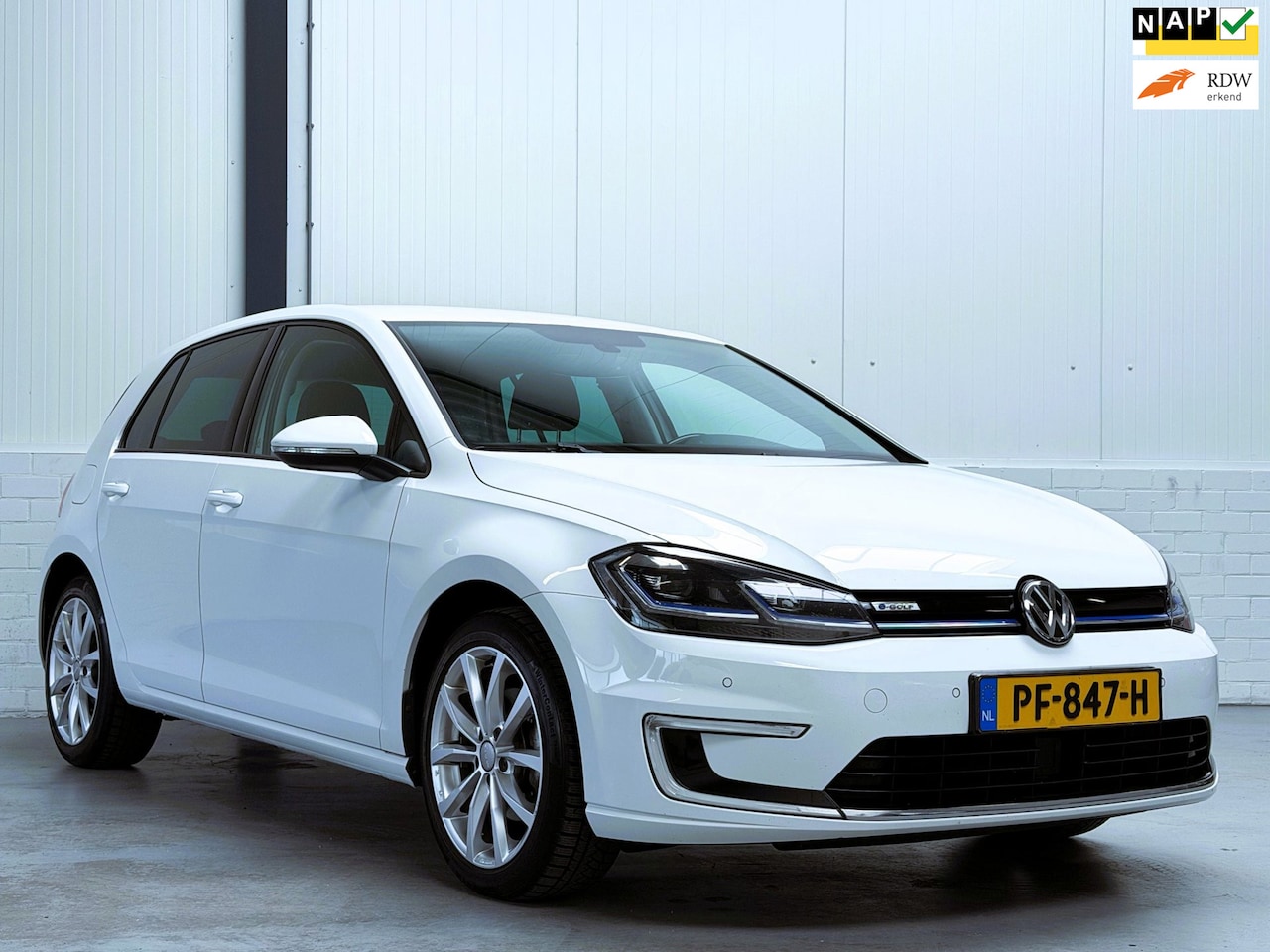 Volkswagen e-Golf - E-Golf|36KWH|248km Bereik|SoH 83%| Leder|Virtual|Warmtepomp - AutoWereld.nl