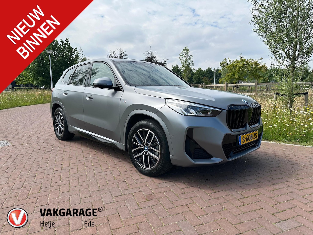 BMW iX1 - xDrive30 Launch Edition 67 kWh | M-Pakket | Trekhaak | Camera | Leer | NL-Auto | - AutoWereld.nl