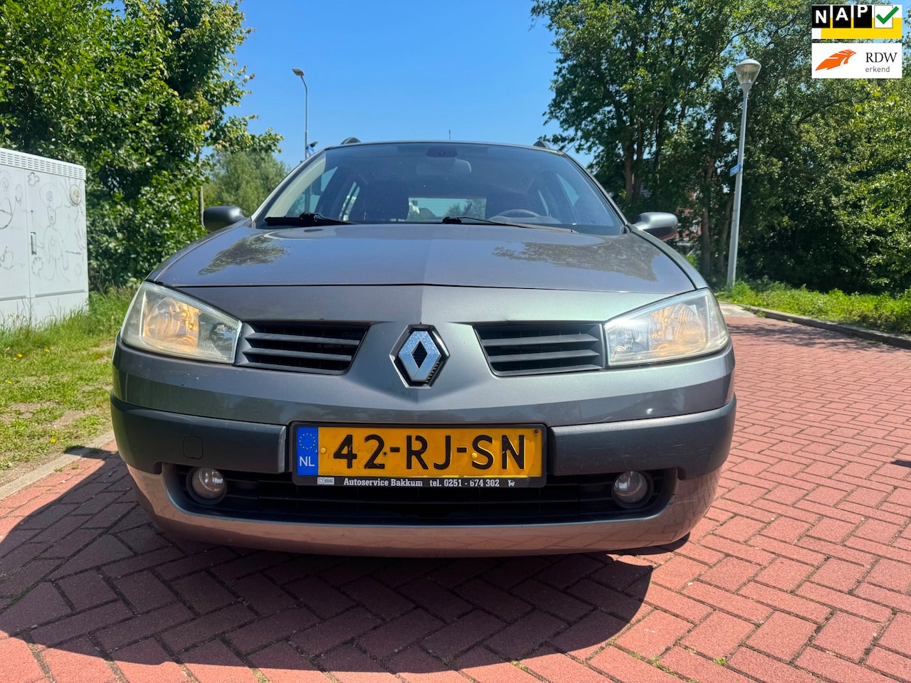 Renault Mégane Grand Tour - 1.6-16V Privilège Luxe AUTOMAAT - AutoWereld.nl