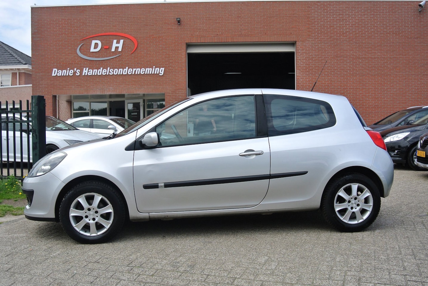 Renault Clio - 1.2-16V Authentique airco apk 09-02-2027 inruil mogelijk - AutoWereld.nl