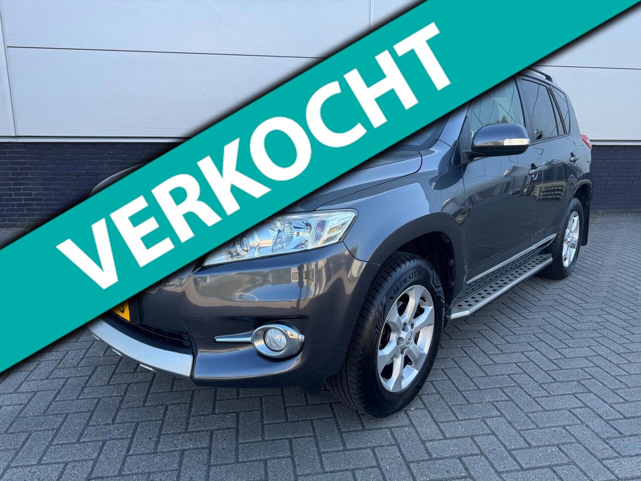 Toyota RAV4 - 2.0 VVTi 4x4 Facelift - clima - trekhaak - camera - half leder - NAP - AutoWereld.nl