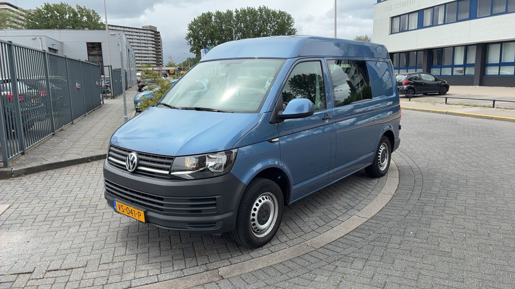 Volkswagen Transporter - 2.0 TDI L1H2 TRENDLINE | ROLSTOEL BUS MET LIFT | AUTOMAAT | AIRCO | NL-AUTO!! - AutoWereld.nl